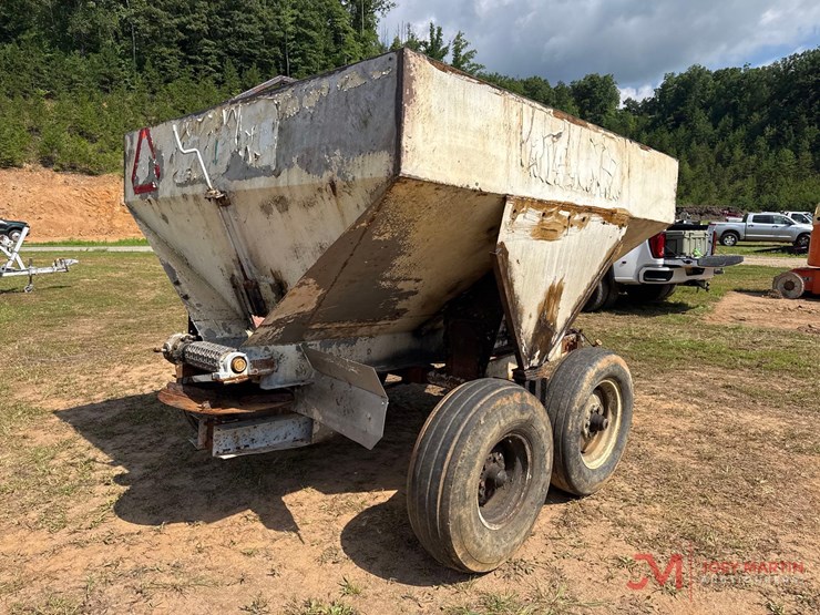 simonsen-8'-pull-type-fertilizer-spreader-image-3