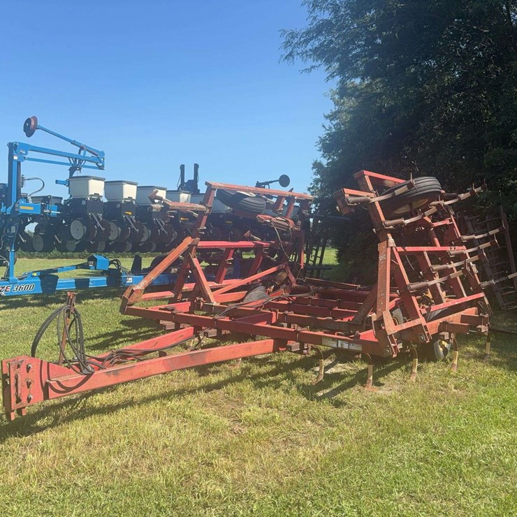Case 4800 Field Cultivator, 24ft, C-Shank, 3 Bar Harrow and Drag