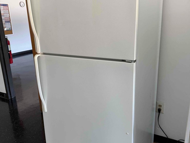 refrigerator/-freezer-combo-image-1