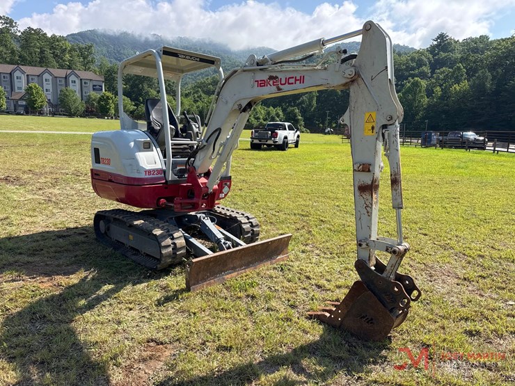 takeuchi-tb230-image-4