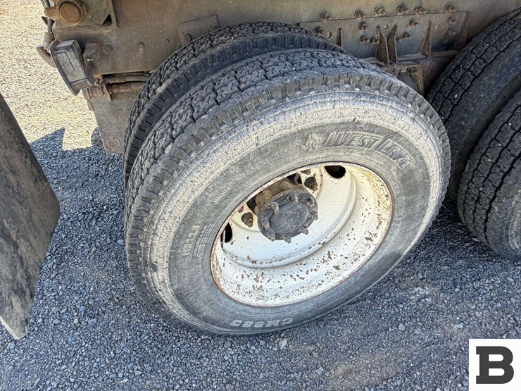 2001-mack-cl713-image-29