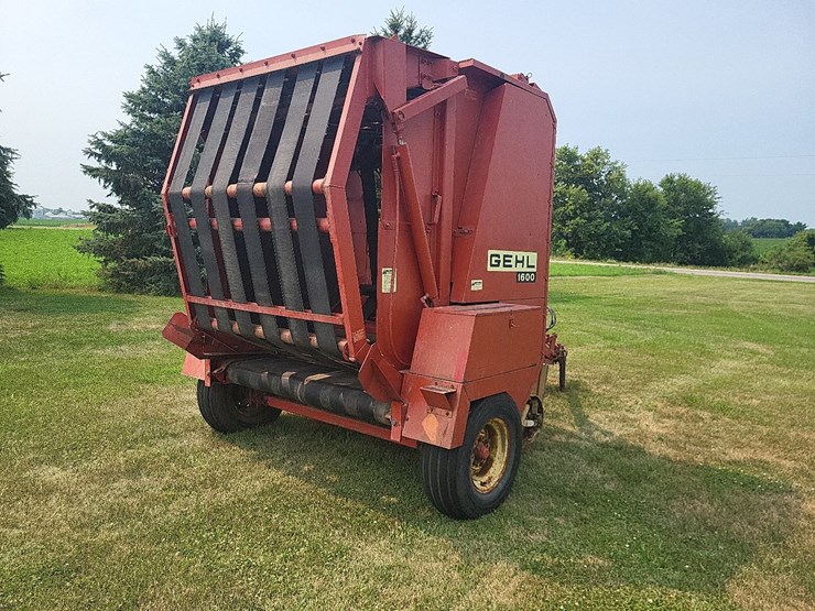 gehl-1600-round-baler-image-5