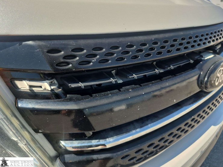 2011-ford-explorer-image-38