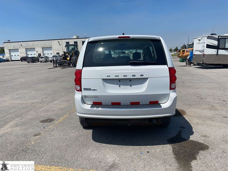 2014-dodge-grand-caravan-sxt-image-6
