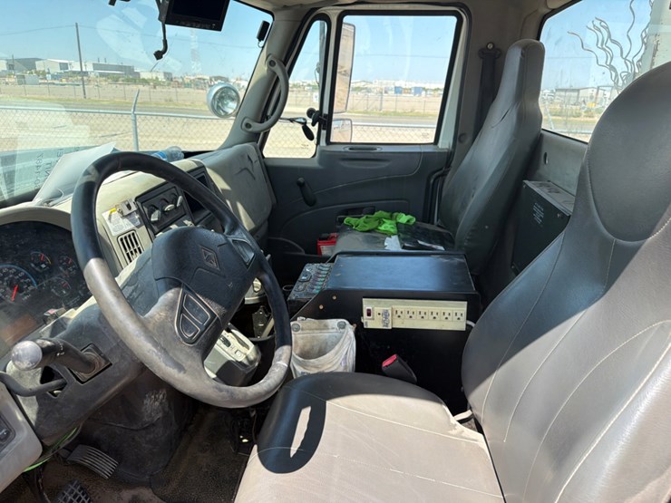 2008-international-workstar-7400-image-11