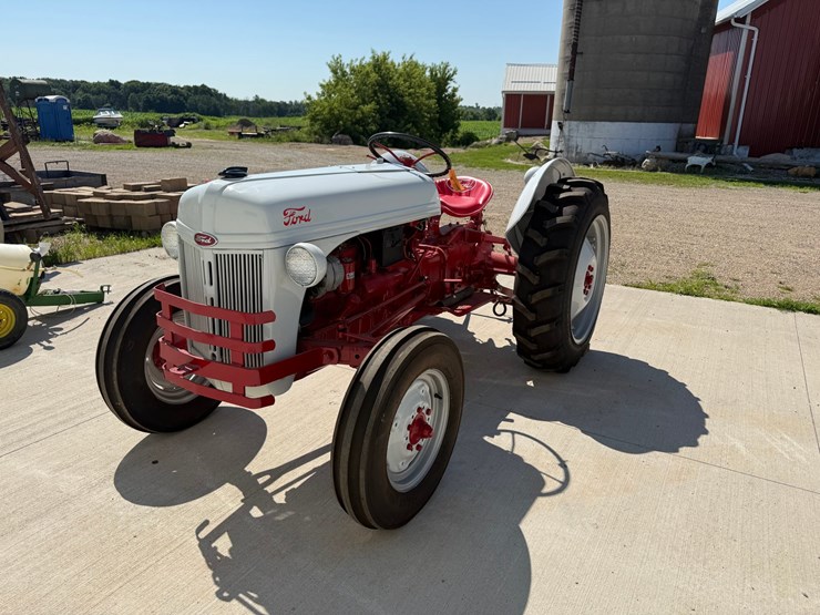 1951-ford-8n-image-1