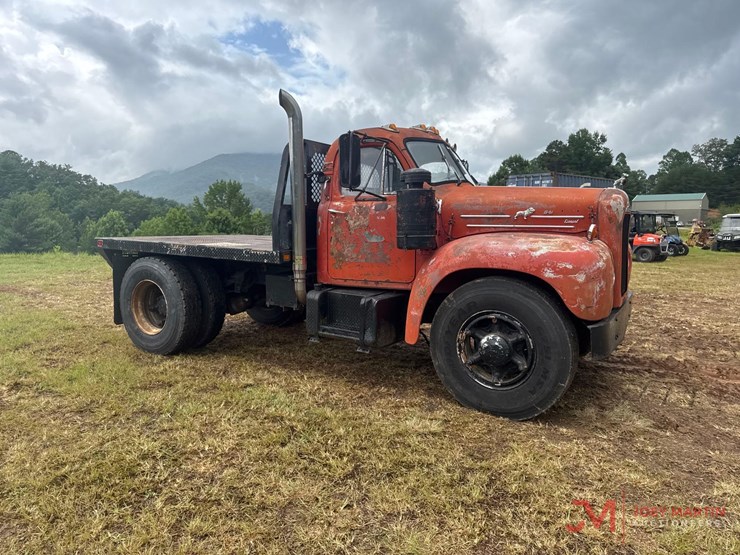1963-b-model-mack-truck-image-2