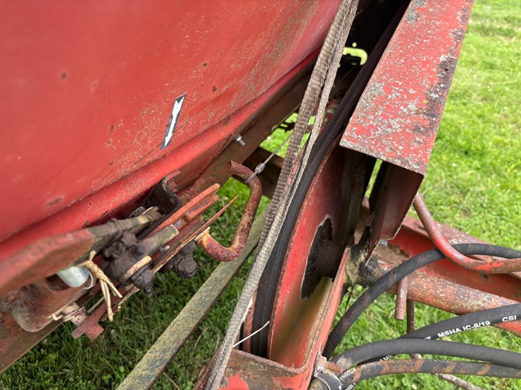 new-holland-185-image-21