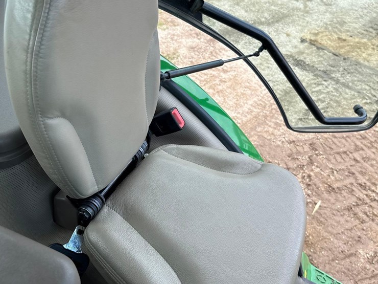 2013-john-deere-8235r-image-63