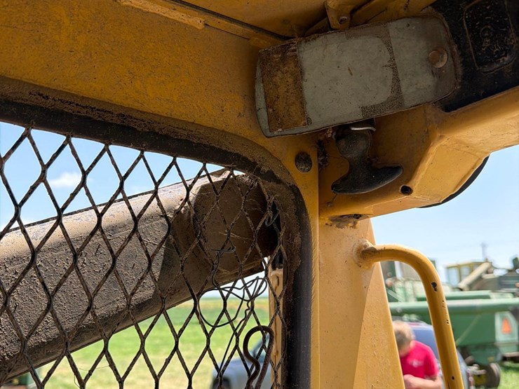 new-holland-l553-image-32