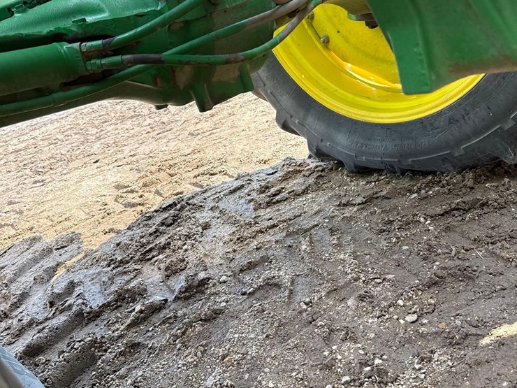 2013-john-deere-8235r-image-80
