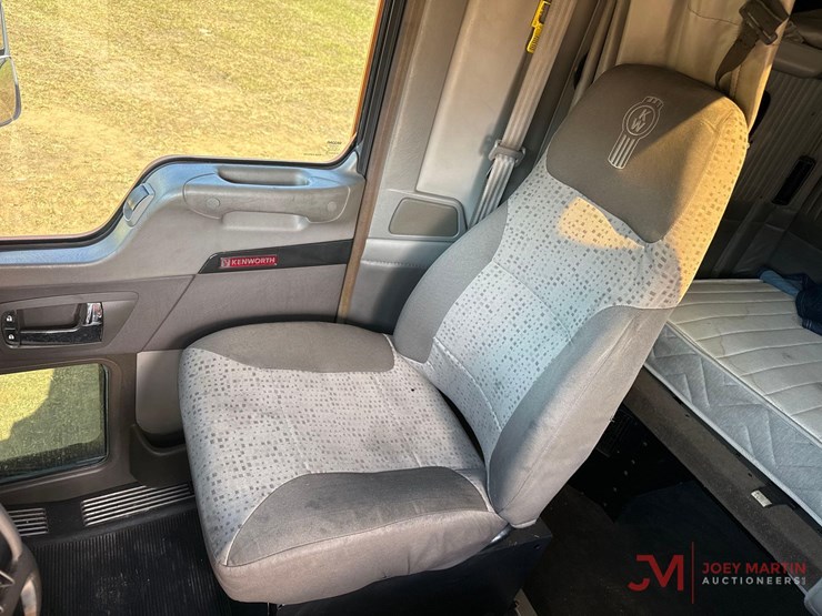 2013-kenworth-t660-image-24