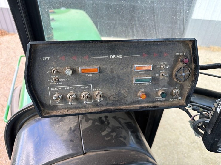 hesston-555t-image-39