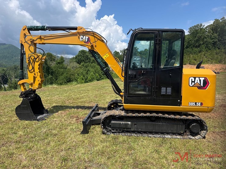 caterpillar-305.5e2-image-2