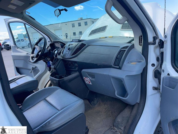 2015-ford-transit-image-17
