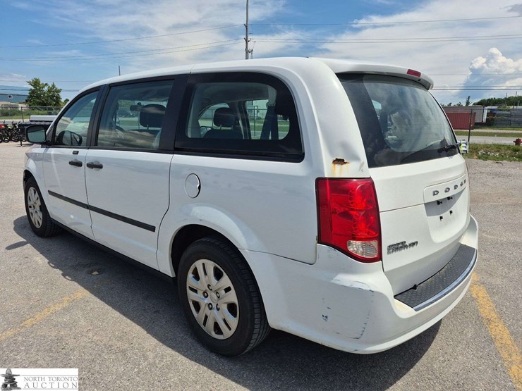 2016-dodge-grand-caravan-sxt-image-7