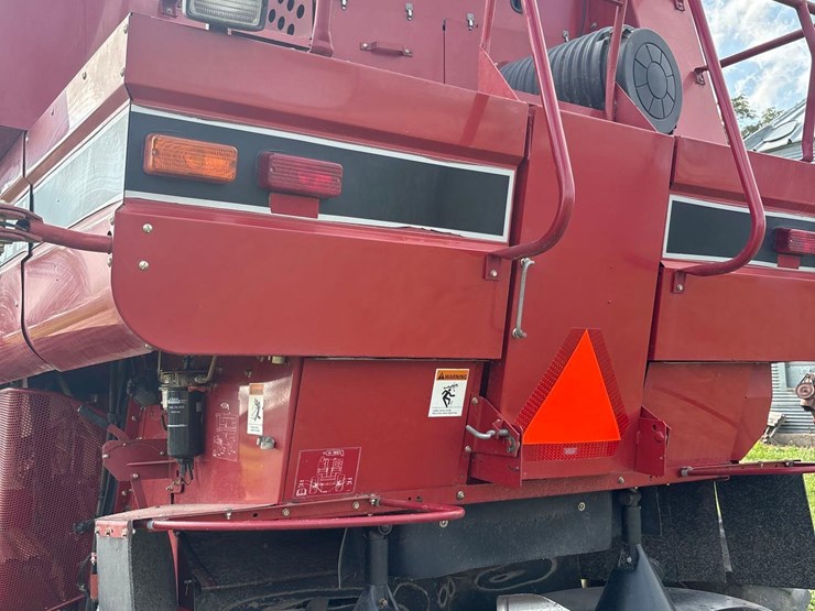 2006-international-2388-axle-flow-combine-image-31