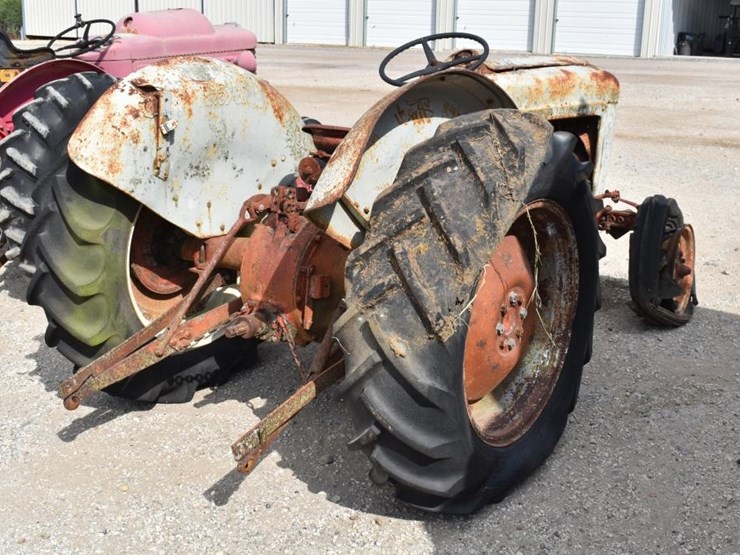 ford-tractor-image-3