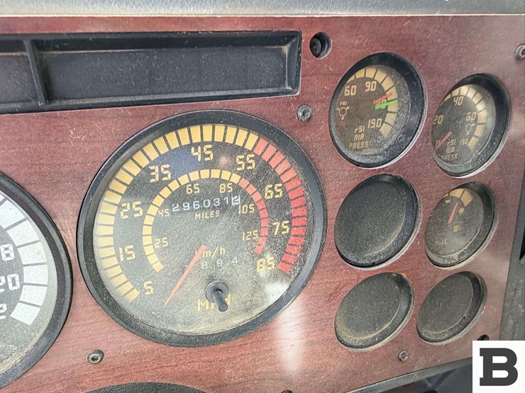 2001-mack-cl713-image-60