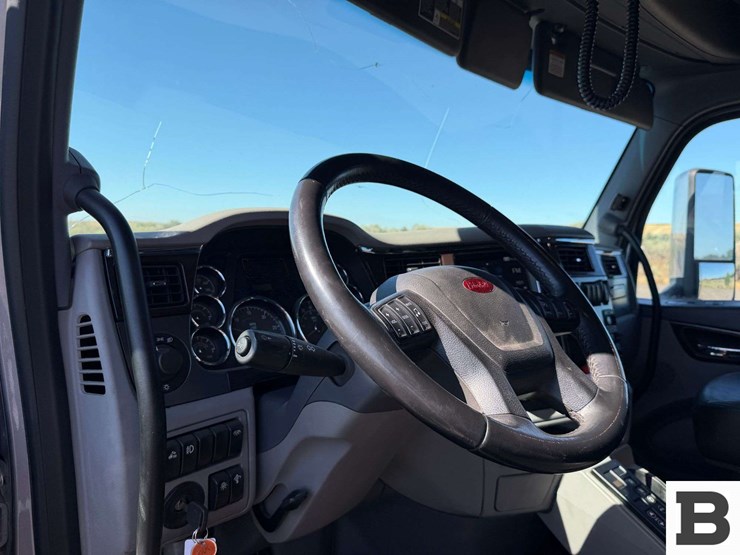 2016-peterbilt-579-image-55