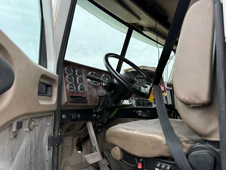 2006-international-(inoperable)-5900i-day-cab-image-7