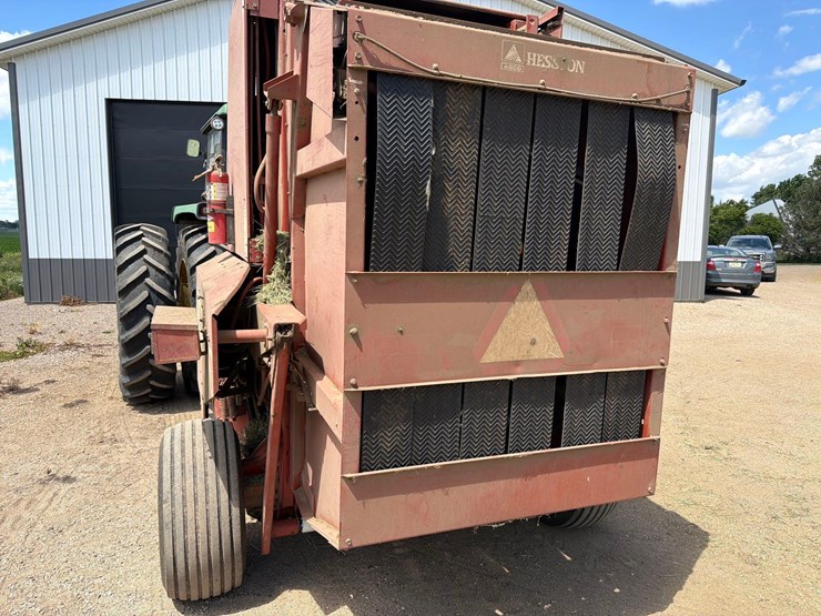hesston-555t-image-11