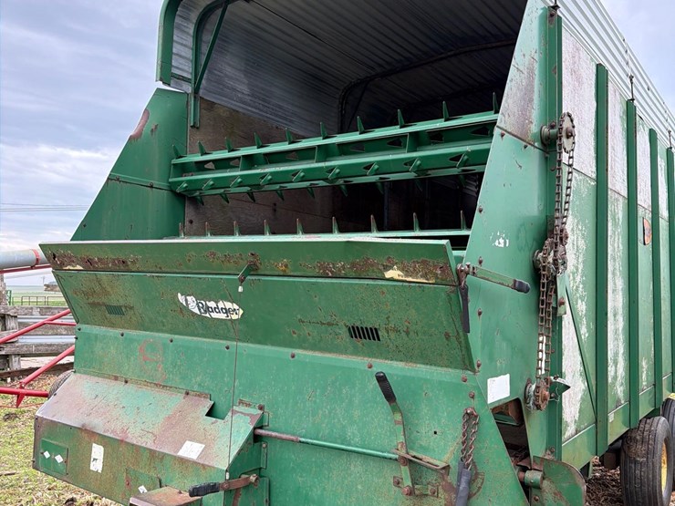 badger-18ft-front-unload-silage-wagon-image-12