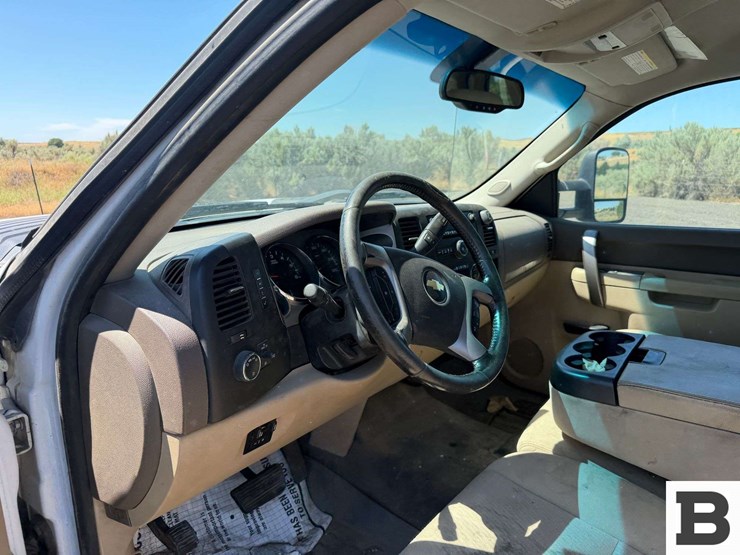 2013-chevrolet-silverado-3500-image-27