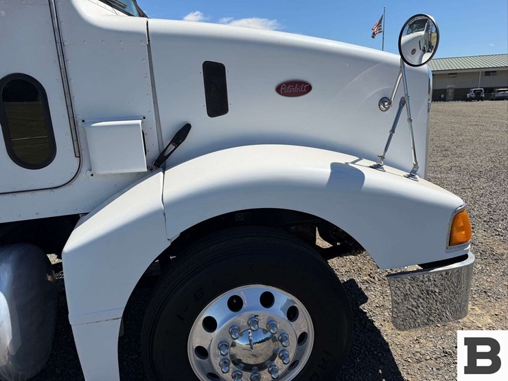 2001-peterbilt-377-image-40