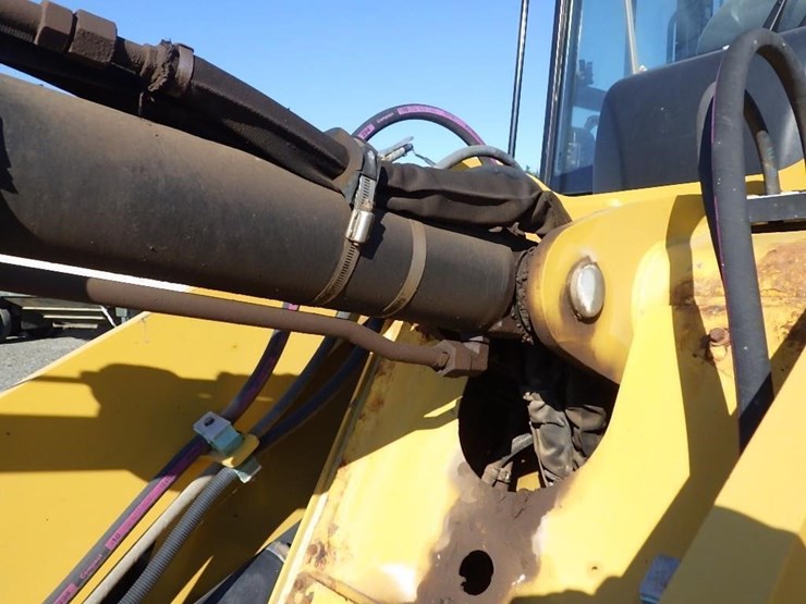 2017-caterpillar-910m-image-14