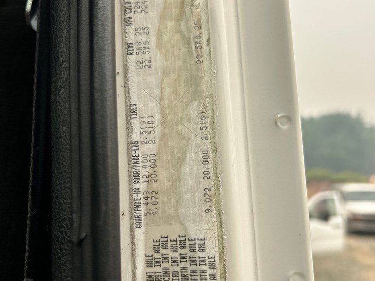 2003-freightliner-fl112-image-134