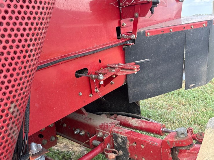 2006-international-2388-axle-flow-combine-image-25