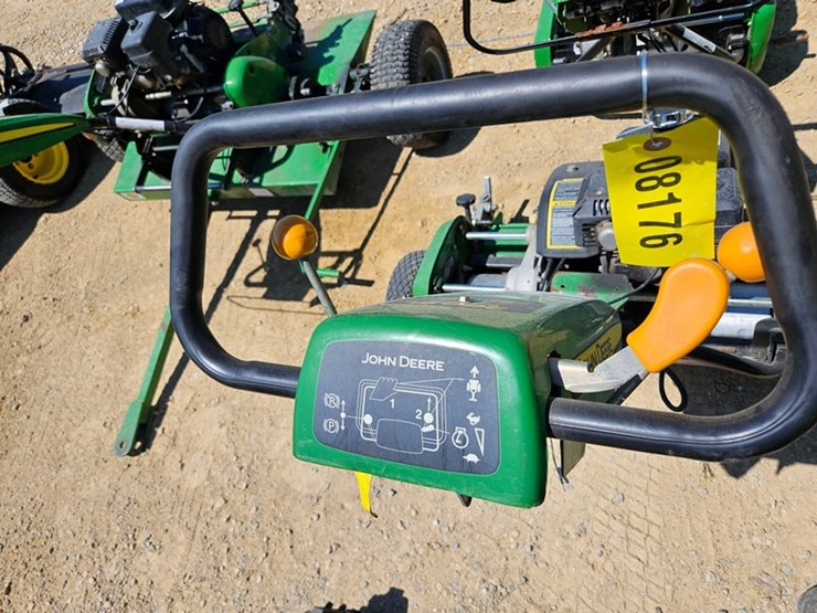 john-deere-220-image-15