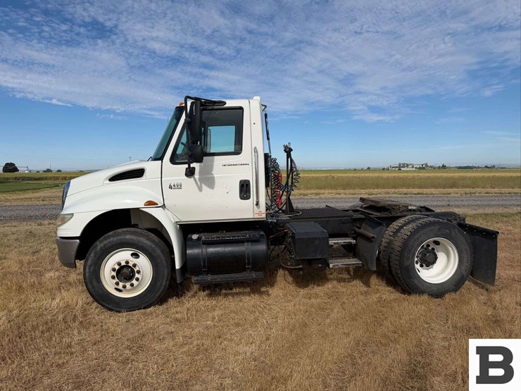 2005-international-durastar-4400-image-4