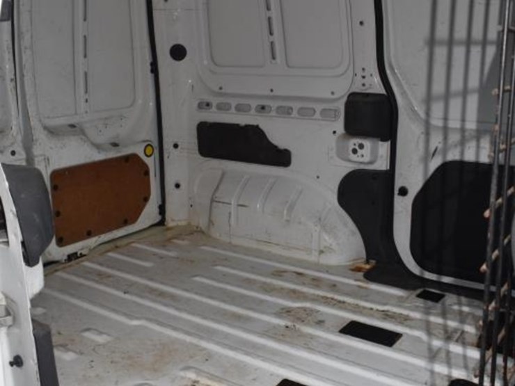 2010-ford-transit-image-14