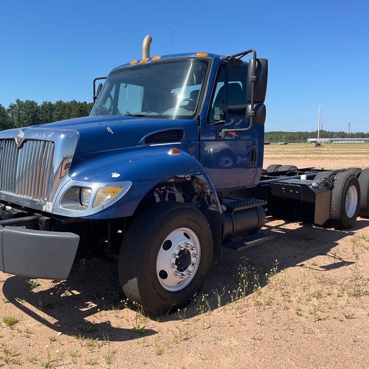 2007 INTERNATIONAL 7400