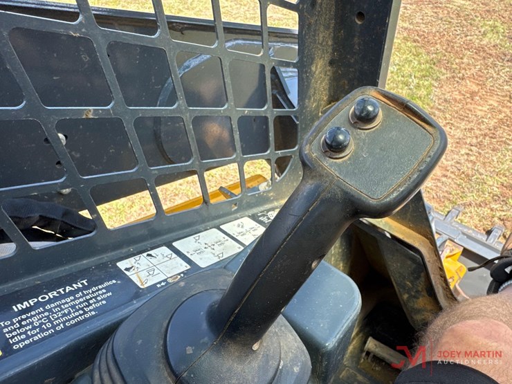 2023-deere-331g-image-21