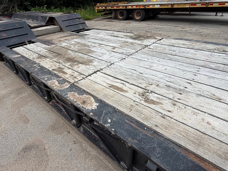 #1500-•-tri-axle-lowboy-trailer-image-21