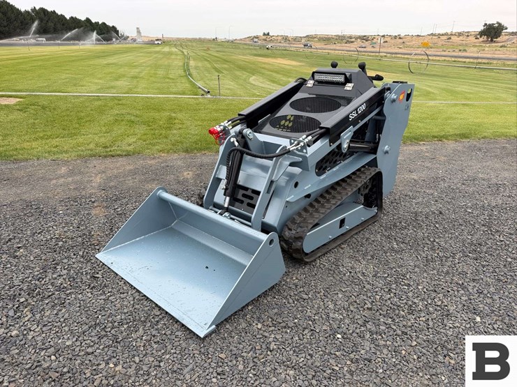 2026-ssl1200-mini-skid-steer-image-2