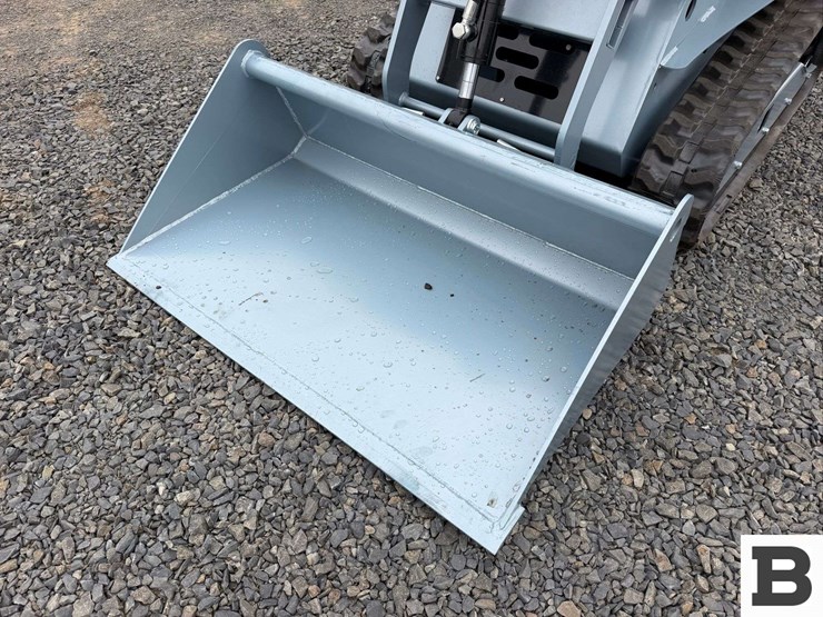 2026-ssl1200-mini-skid-steer-image-13
