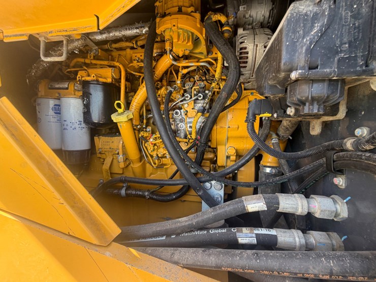 2018-deere-744k-image-10