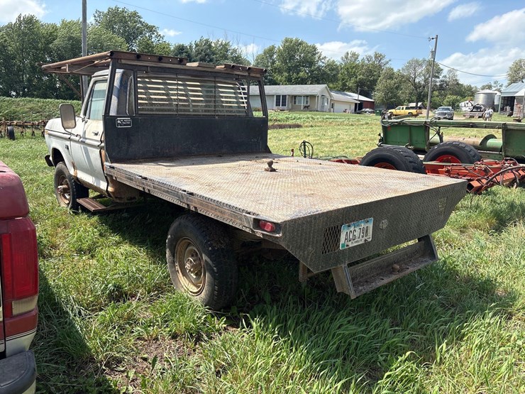 1976-ford-f250-image-4