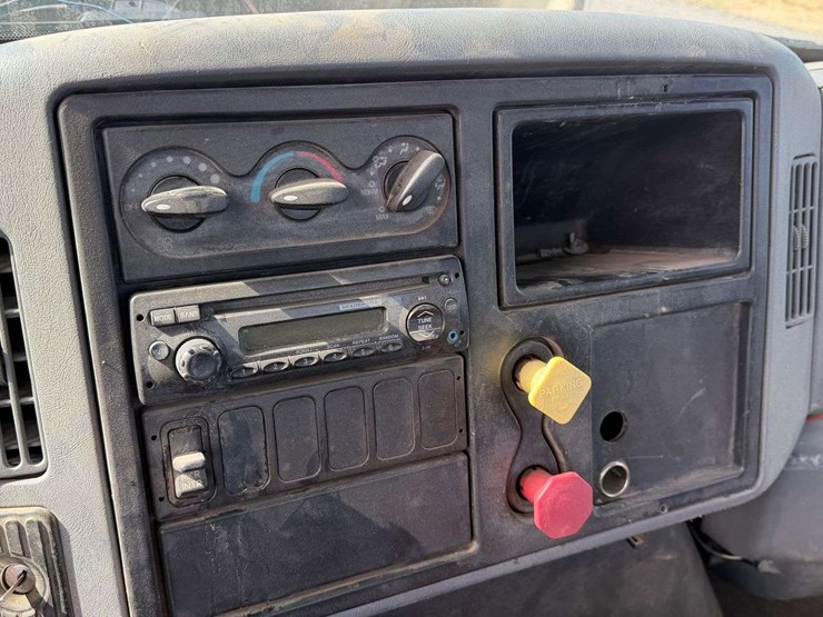 2005-international-durastar-4400-image-45