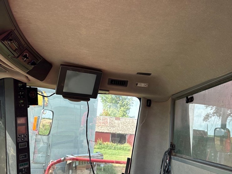 2006-international-2388-axle-flow-combine-image-76