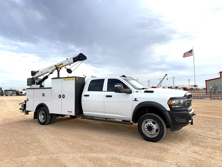 2024-ram-5500-crew-cab-mechanics-truck,-4x4-image-2