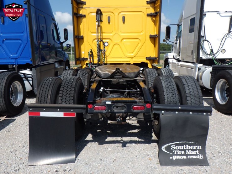 2022-freightliner-cascadia-126-image-10
