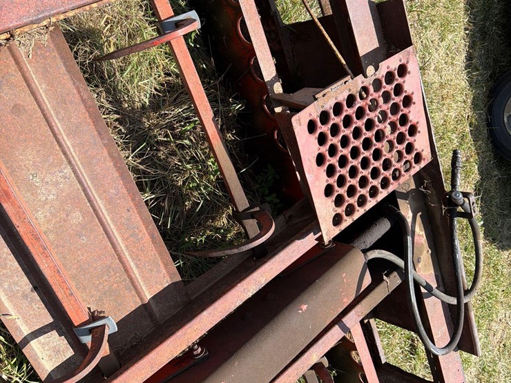 new-holland-l553-image-9
