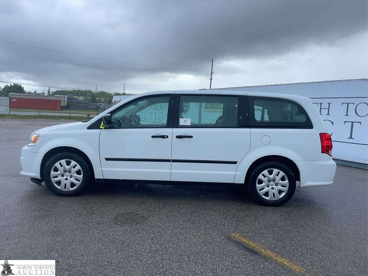 2015-dodge-grand-caravan-sxt-image-8