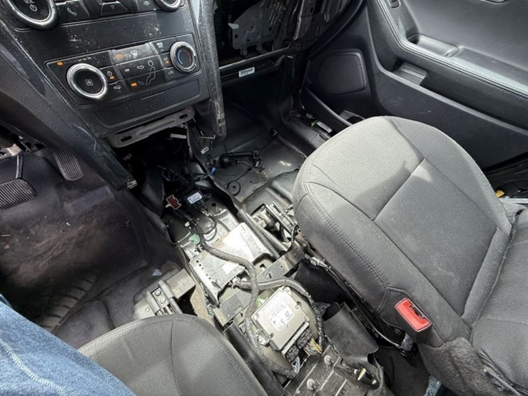 2019-ford-explorer-image-31