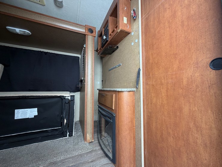 2014-forest-river-surveyor-pilot-travel-trailer-image-6